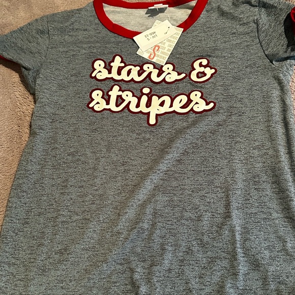 NWT LulaRoe Stars and Stripes Patriotic Graphic Tshirt - Picture 4 of 5